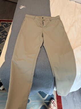 Men's Classic Chino Pants in Khaki